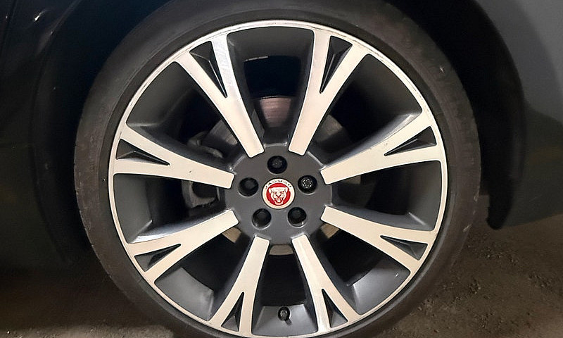 2016 Jaguar Xj...