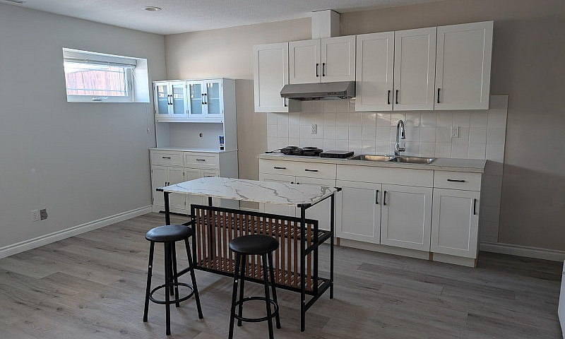 Basement Suite For R...