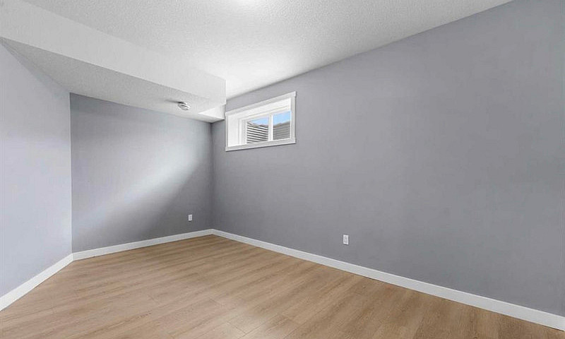 2 Bedroom Basement W...