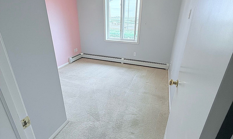 Bright 2 Bed, 1 Bath...