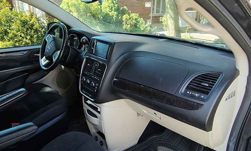 2017 Dodge Grand Car...