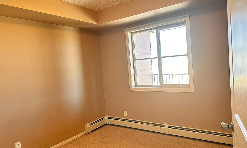 Top Floor Condo 2 Be...