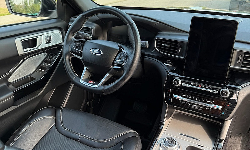 2022 Ford Explorer S...