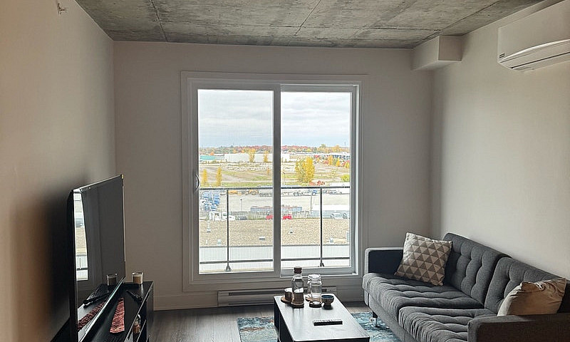 Condo À Louer...