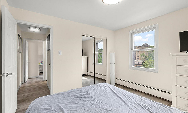 Gorgeous 2-Bedroom S...