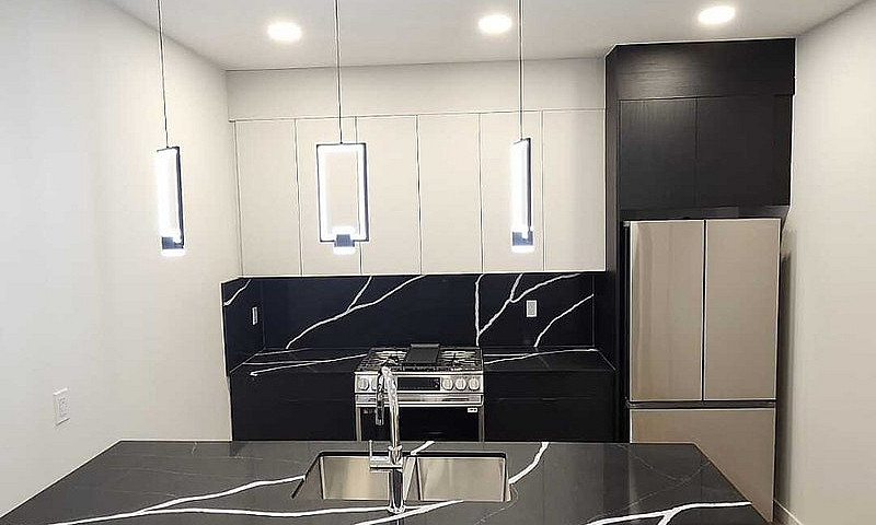 Modern 5-Bedroom Hom...