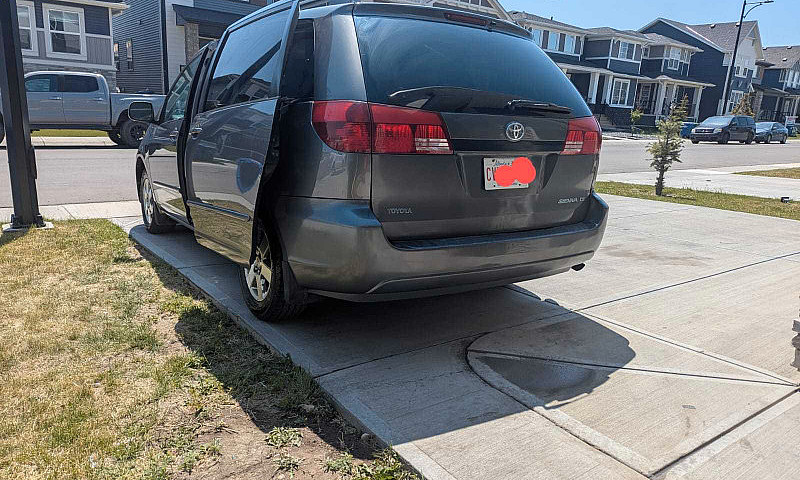 2005 Toyota Sienna...