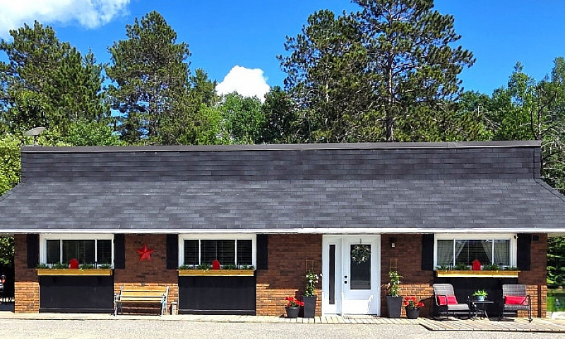 Charming Bungalow Wi...