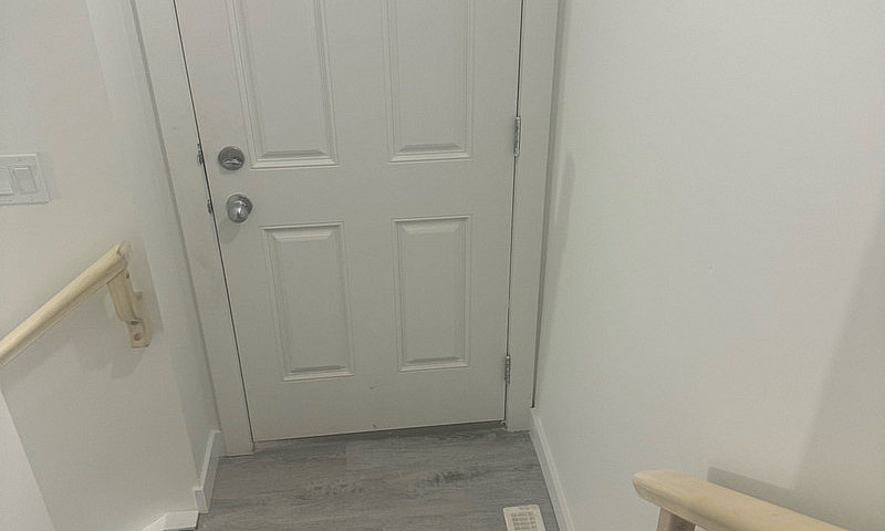Basement Suite For R...