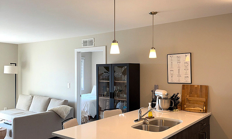 2Br 2Ba + Den Apartm...