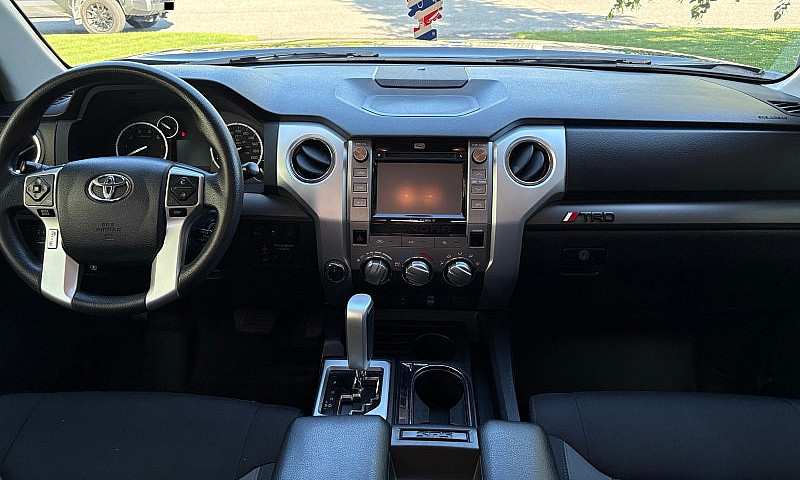 2016 Toyota Tundra *...