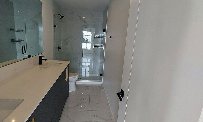 2 Bedroom / 2 Bath U...