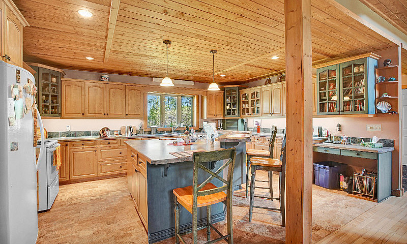 Stunning 3000+ Sq Ft...