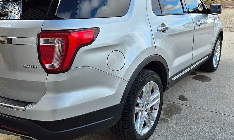 Ford Explorer Xlt...