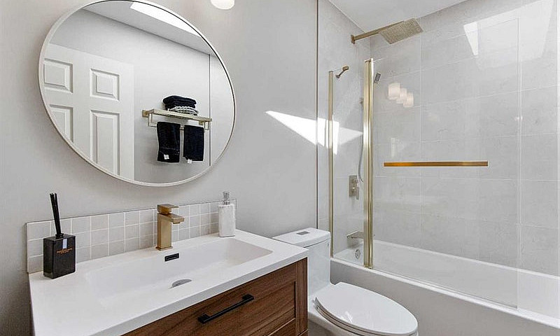 Fully Reno 4 Bd 2 Ba...