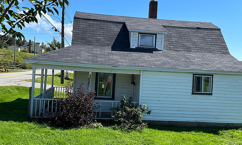 3 Bed 1 Bath Highway...