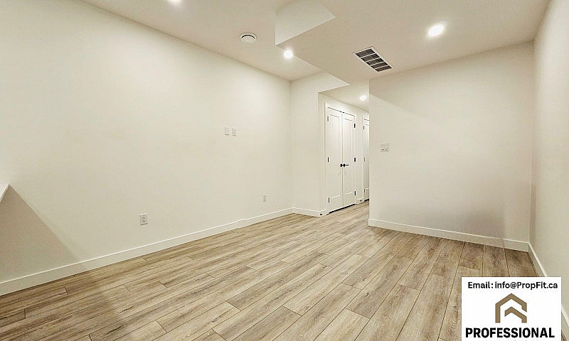 Stylish 1-Bedroom Ba...