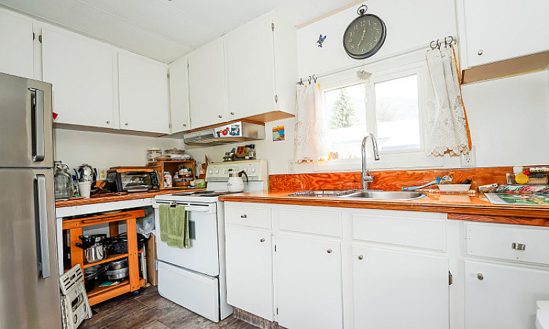 318 Humbert St, Reve...