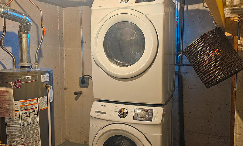 1 Bedroom Basement S...