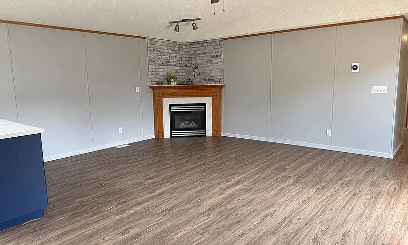 3 Bed 2 Bath 0.4 Acr...