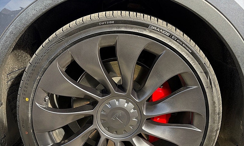 Tesla Model Y Perfor...