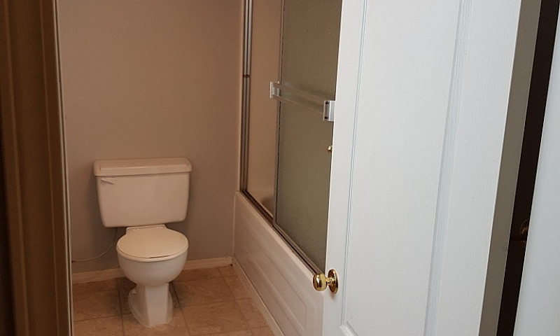 2Bed 1Ba Bsmt Suite...