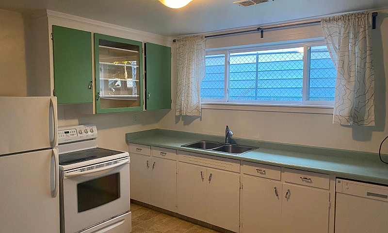 Bright 2 Bedroom Bas...