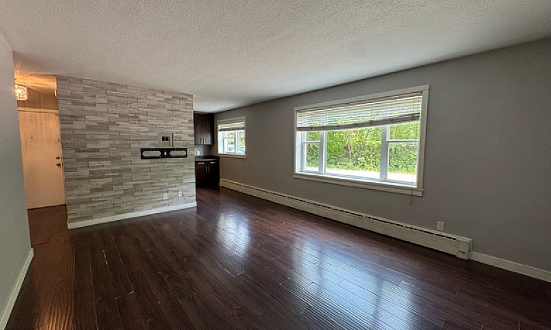 **1Bed 1Bath Condo A...