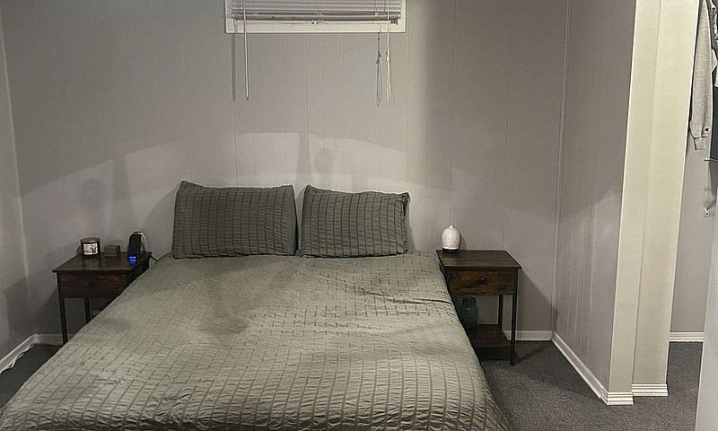 Basement Suite For R...