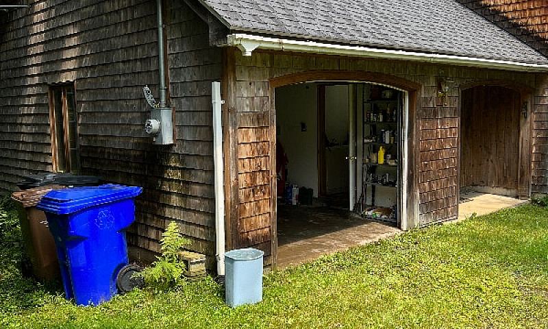 3 Bedroom Country Ho...