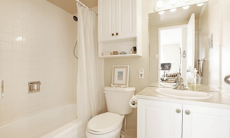 Bright 2-Bedroom Cor...