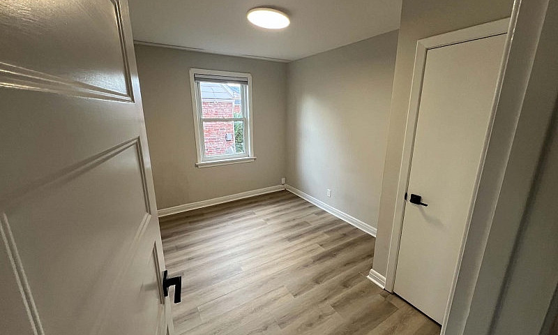 House For Rent In Ea...