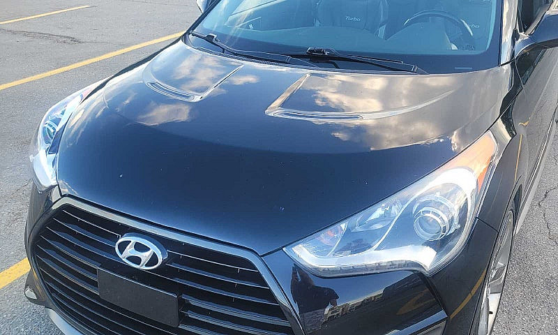 Hyundai Veloster Tur...