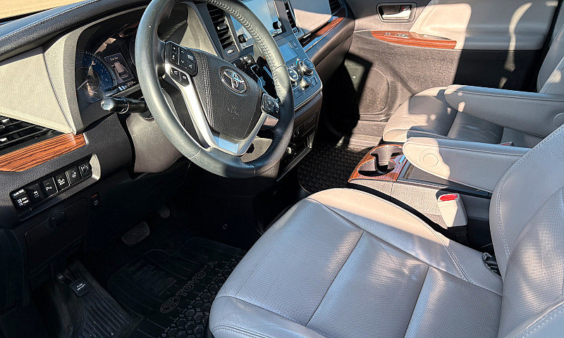 2015 Toyota Sienna L...