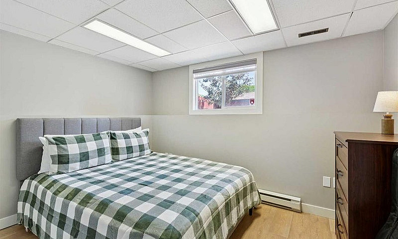 Fully Reno 4 Bd 2 Ba...