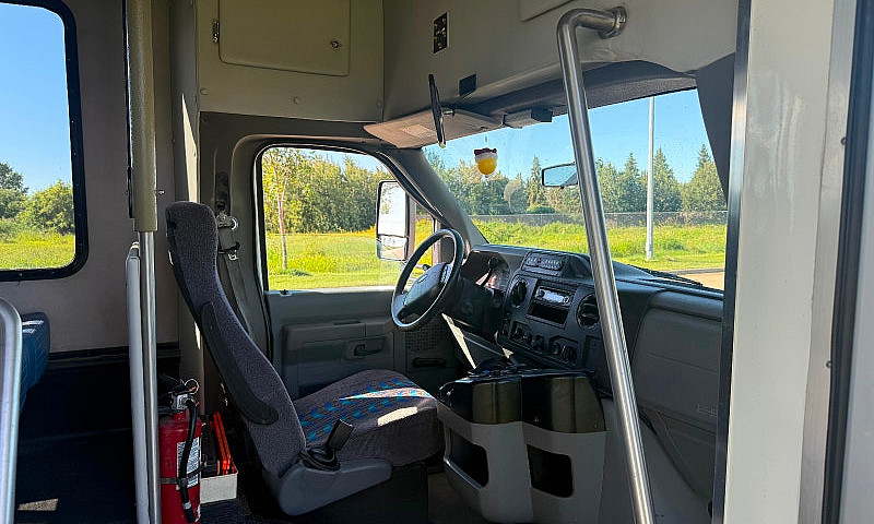 2010 Ford E350 11 Pa...
