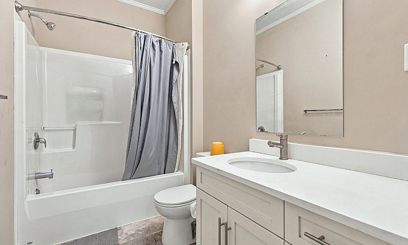 Top Floor Condo For ...