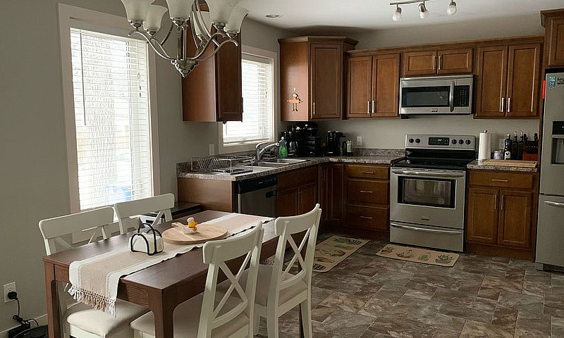 Beautiful 3 Bed 3 Ba...