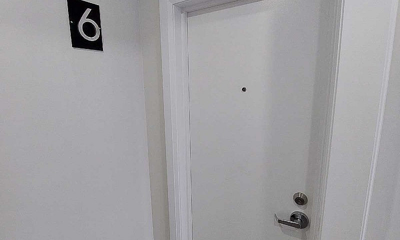 Beautiful 1 Bedroom ...
