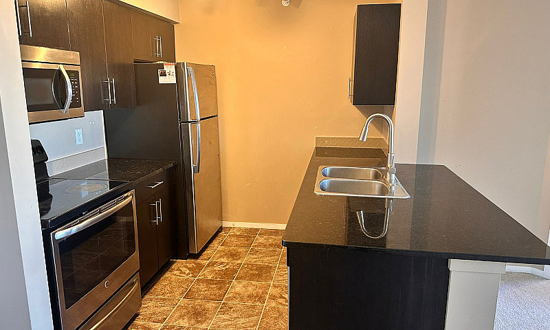 Top Floor Condo 2 Be...