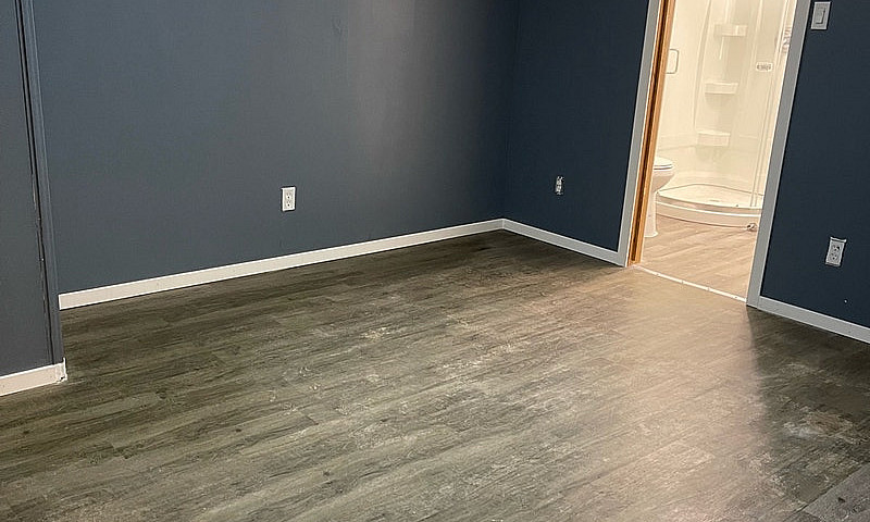 Big Basement For Ren...