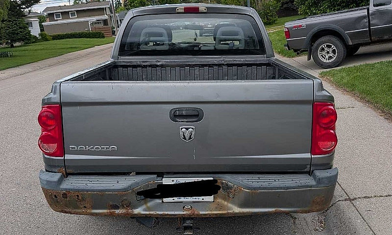 2006 V6 Dodge Dakota...