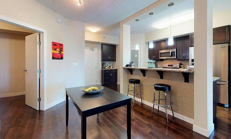 1 Bedroom + 1 Den Co...