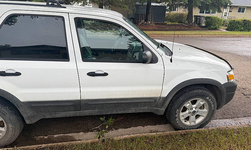 2005 Ford Escape...