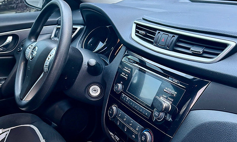 2016 Nissan Rouge...