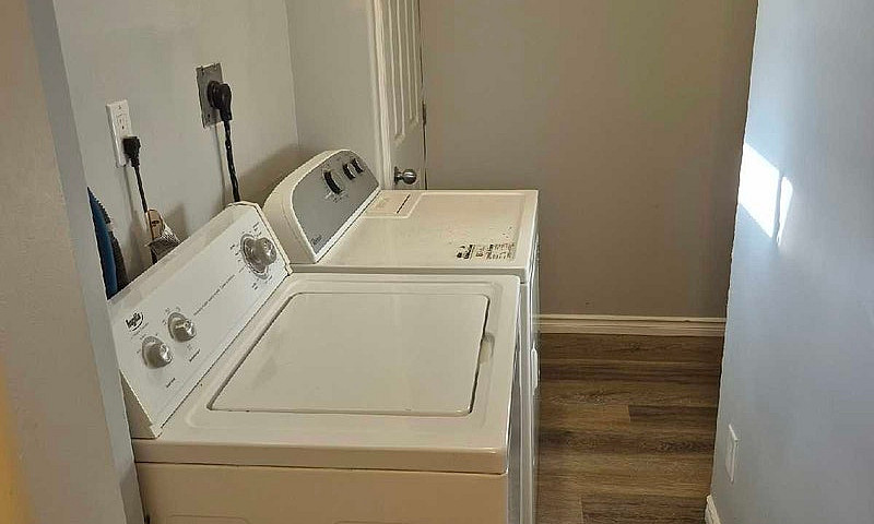 Clean & Spacious 2-B...