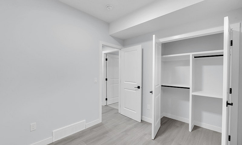 Cozy Two Bedroom Leg...