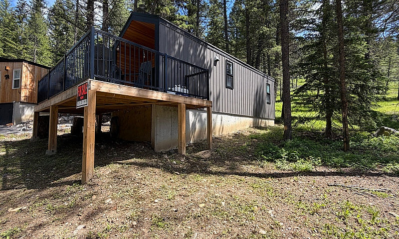 Seasonal Cabin On Le...