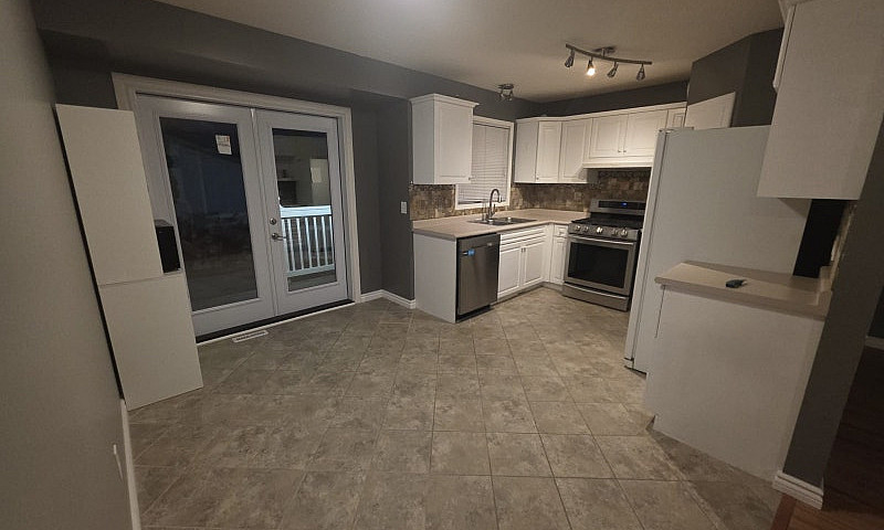 5 Beds 2 Baths House...