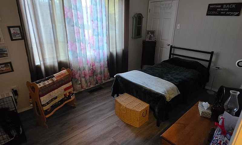 4 Bedroom, 1 Bath Ho...